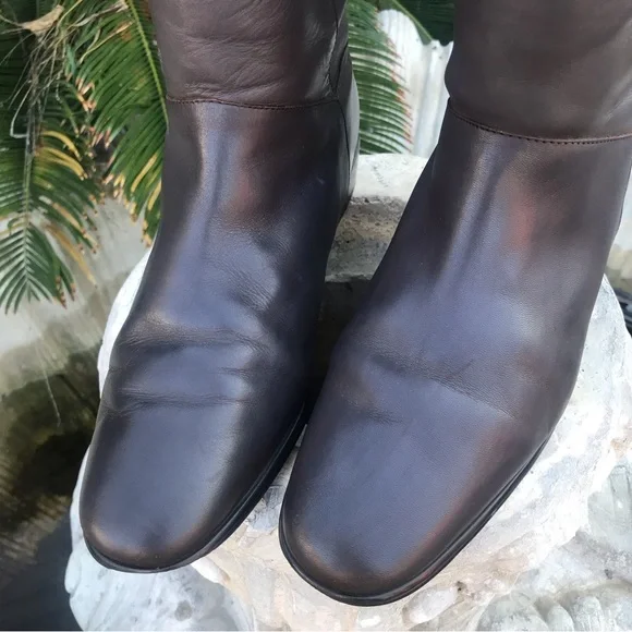 St. John’s Bay  Leather Tall Taupe  Boots Size 9 - Picture 2 of 8